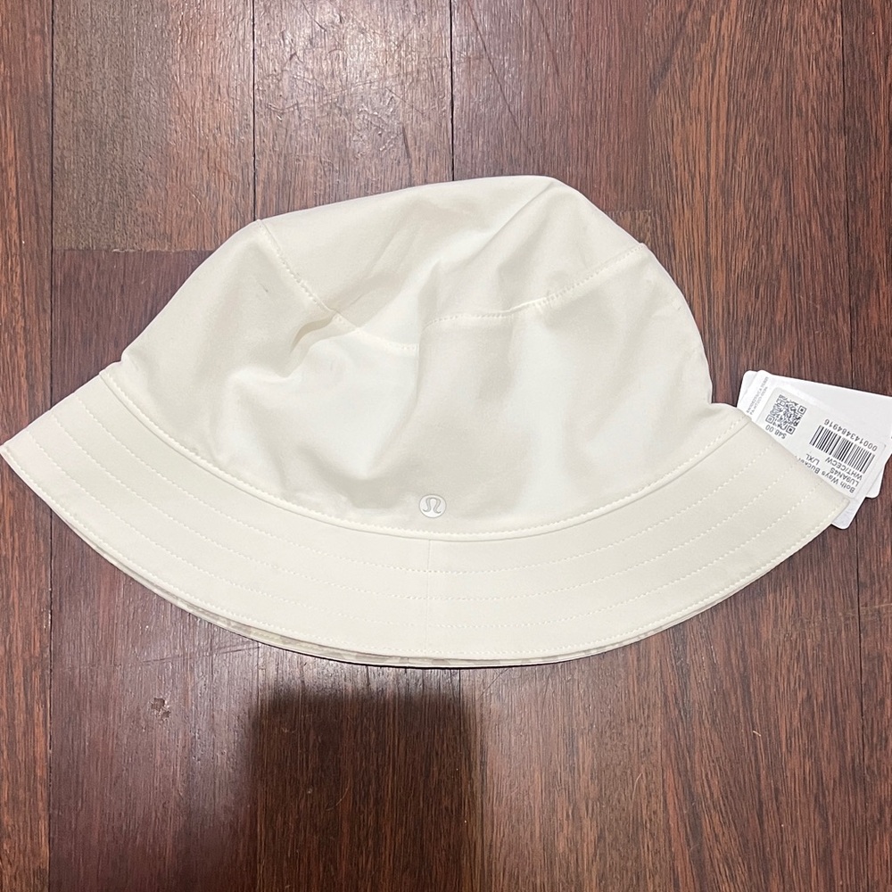 NWT lululemon athletica Cream/Camo Reversible Bucket Hat